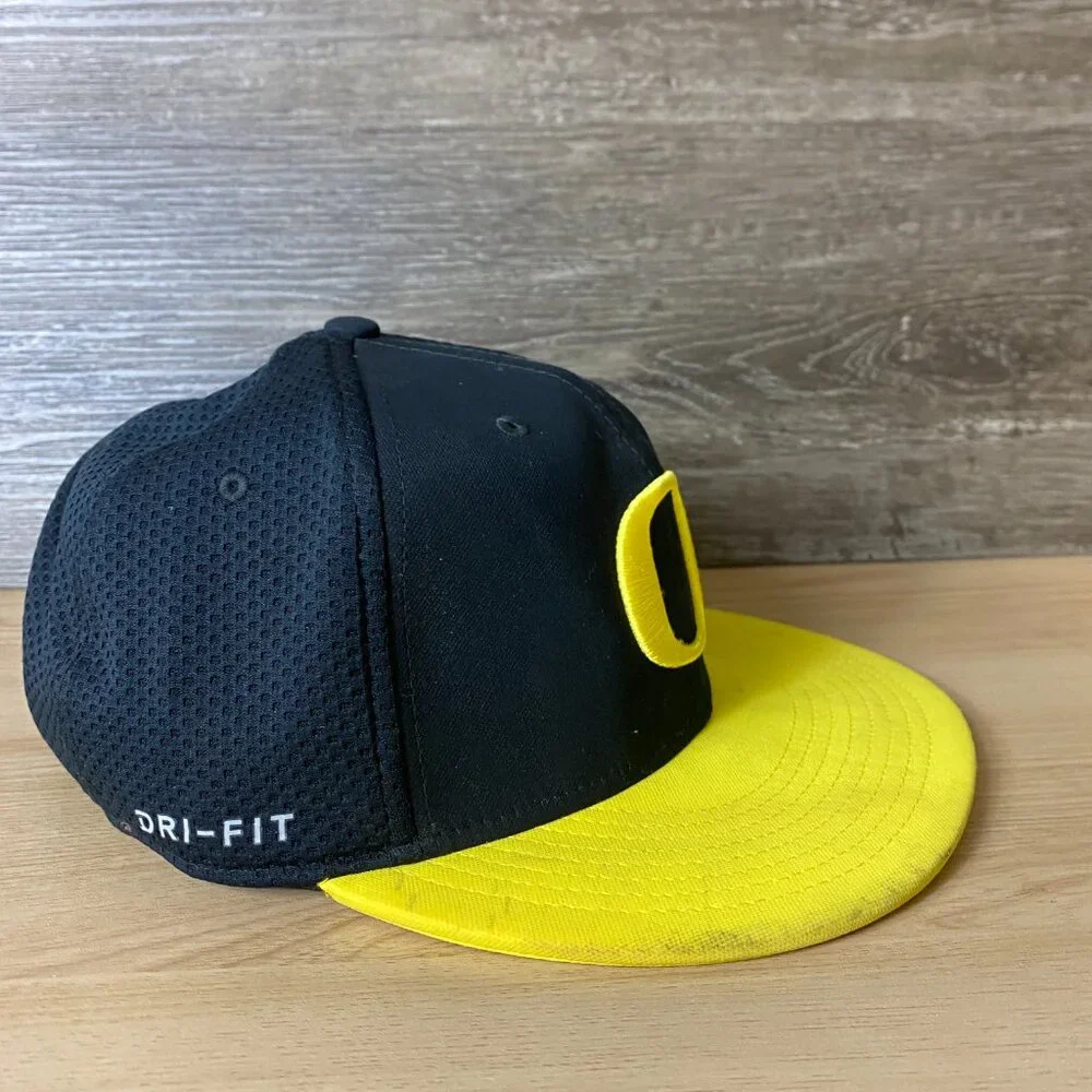 Oregon Ducks Hat Cap Strap Back Black Yellow Nike Dri‎ Fit Adjustable